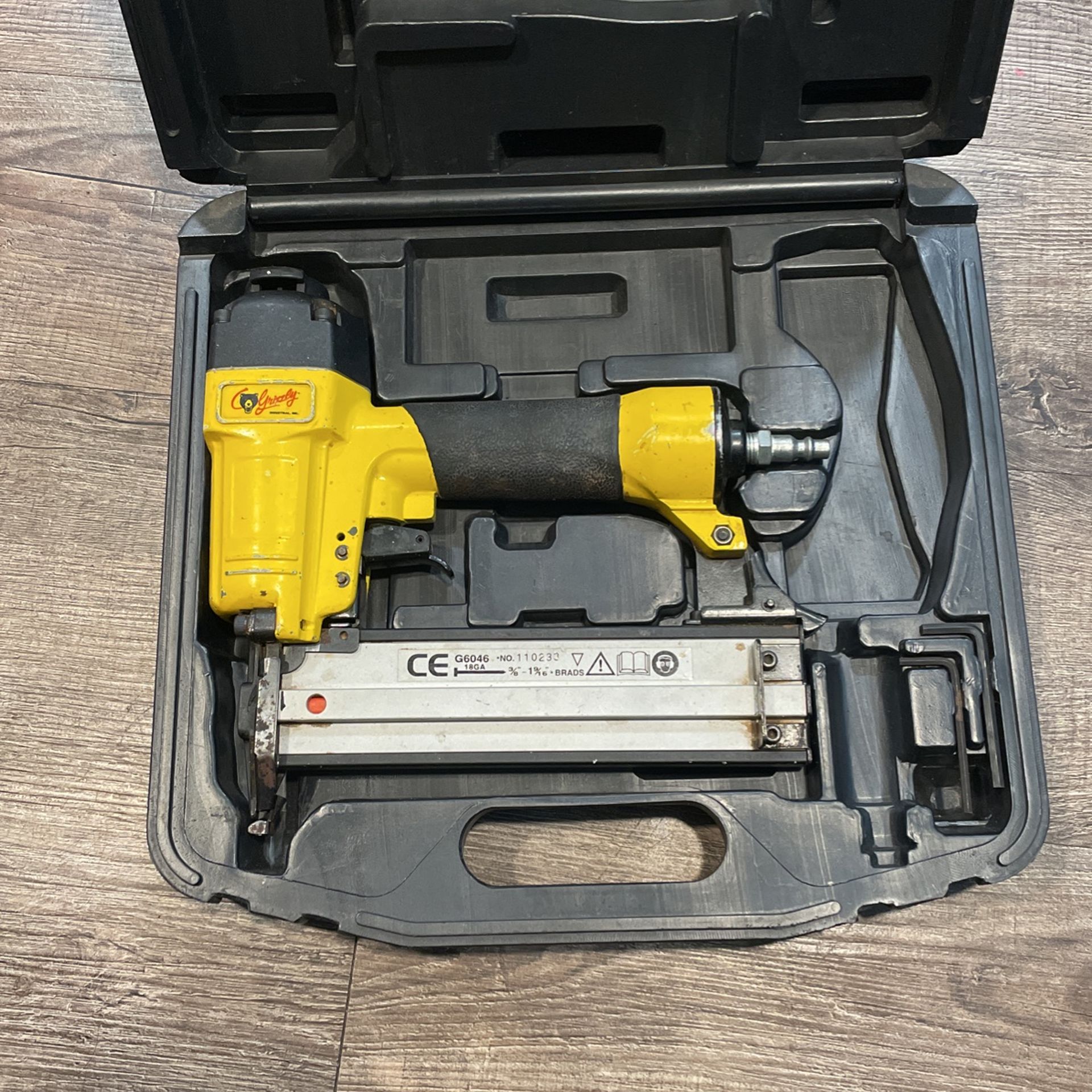 Grizzly Air Staple Gun for Sale in Grays Harbor County, WA OfferUp