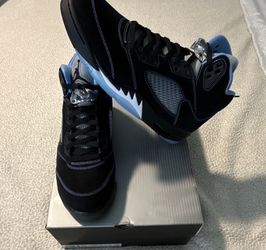 Air Jordan 5 Retro”black university blue” brand new size 10