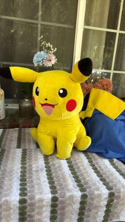 Pikachu Pokémon Plushie
