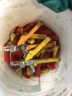 tile levelers with clips and 2 guns FAST SALE