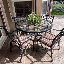 Round Outdoor Dining Room Table With 4 Chairs