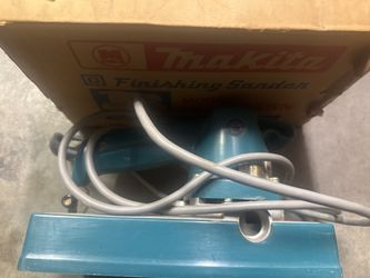 Makita 9045N Finishing Sander – Corded, Professional ¼-Sheet