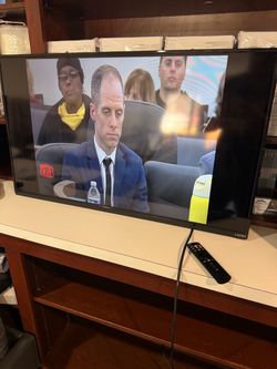 40 inch Vizio Flat Screen TV with Remote