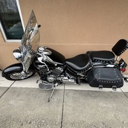 2008 YAMAHA  CRUISER! LIKE NEW ON 12 k Miles!