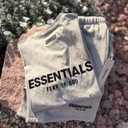 🔥 NEW ARRIVAL – Essentials Fear of God Sets 🔥
