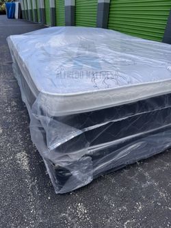 Queen mattress pillow top set with box spring (2pc - new)