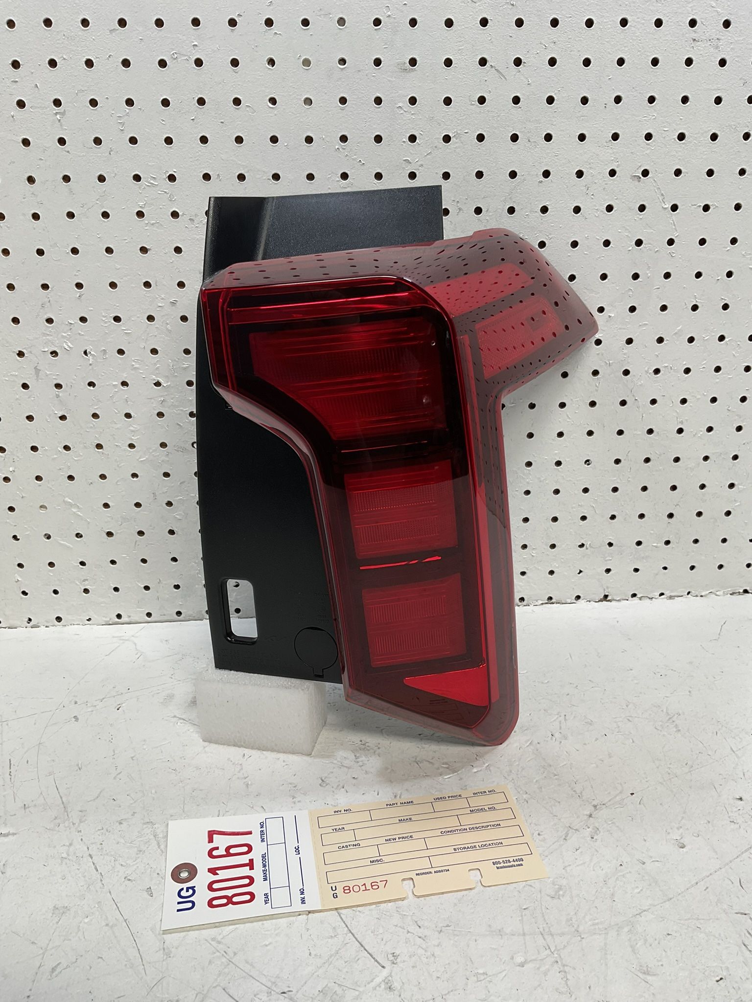 2025 KIA CARNIVAL RIGHT SIDE TAIL LIGHT OEM