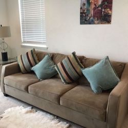 4 Almost Brand New Beautiful Sofa Pillows With Great Condition 
