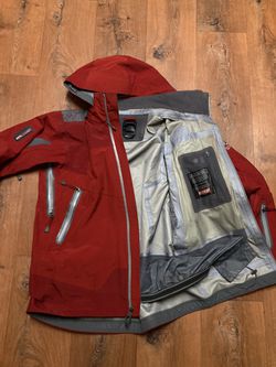 The North Face Mens M Red Summit Series Gore Tex XCR Shell Recco