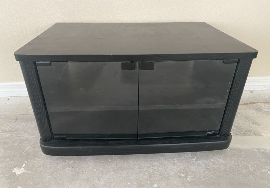 TV stand 27x 18x15