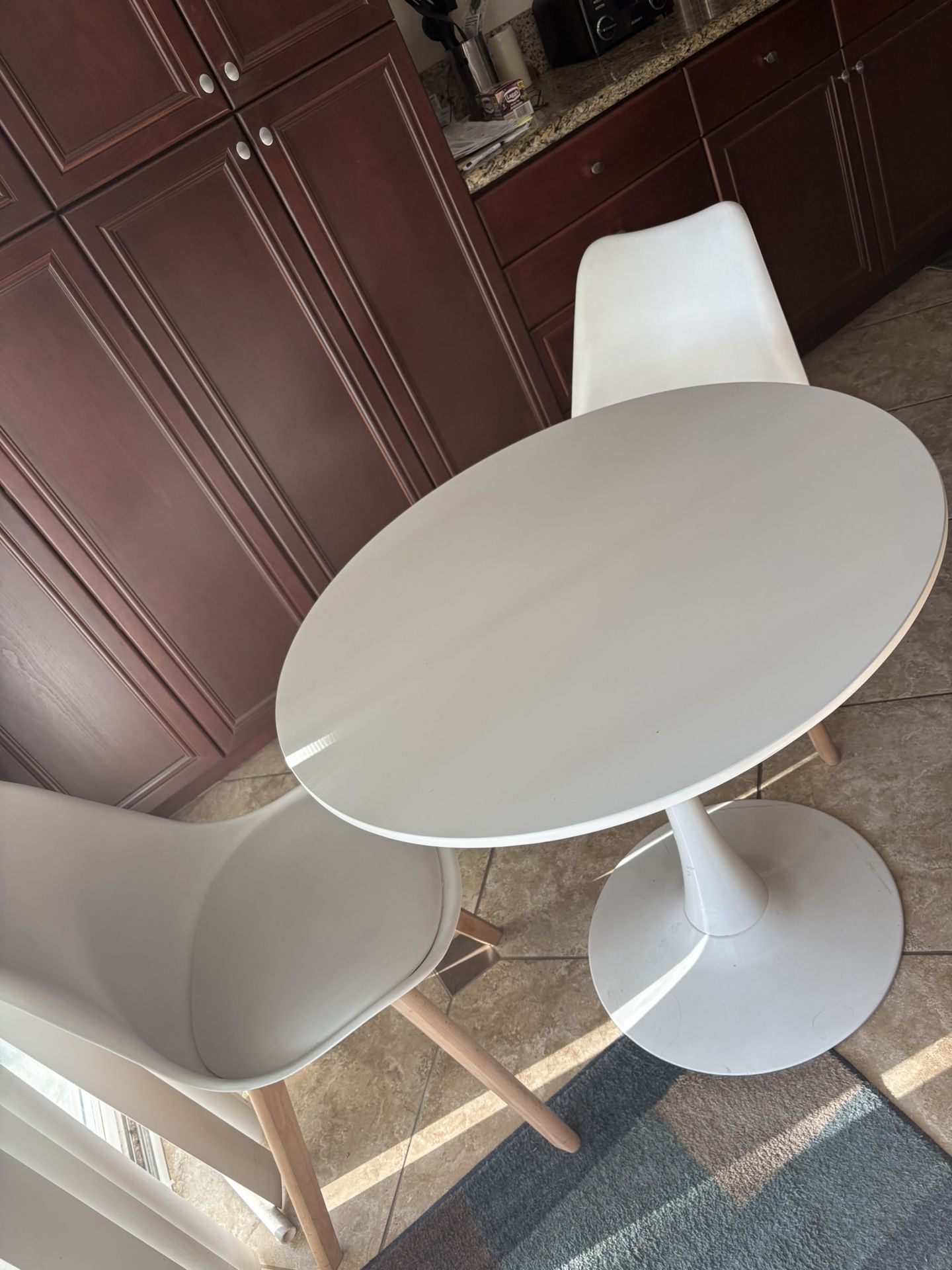 Cute White Kitchen Table W/2 Chairs
