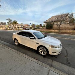 2010 Ford Taurus 