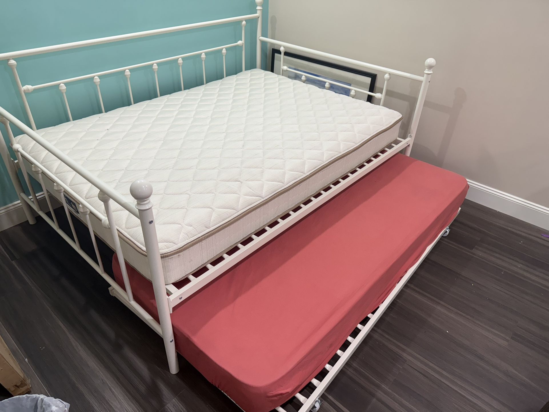 Full Daybed and twin trundle set