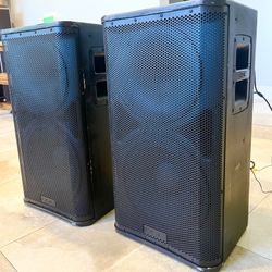 (2) QSC 12” 🔈 Active/Powered 500w Solid Wood 🪵 Speakers 