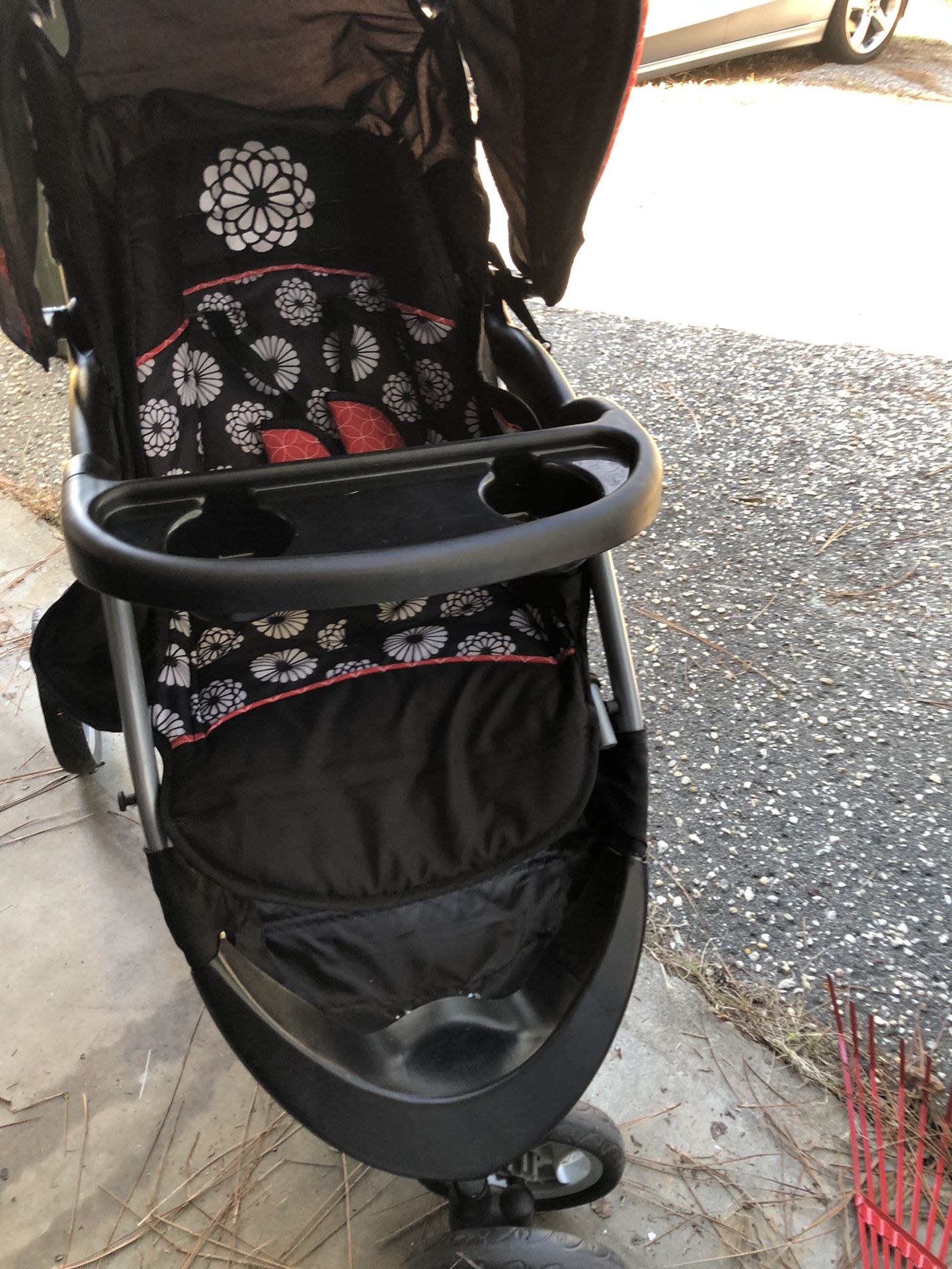 Jogger stroller and car seat