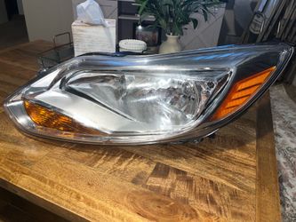 Ford Focus Head Light