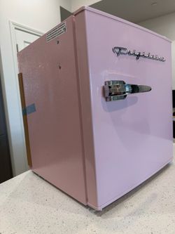 Frigidaire Retro Mini Fridge Pink