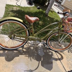 Electra Hawaii Women’s 3 Speed Bike With Basket And Coconut Drink Holder. 