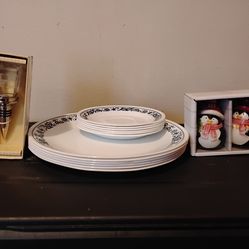 Plate set with wine topper and salt/pepper shakers