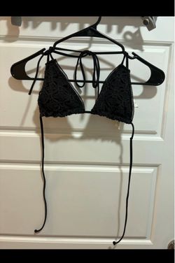 women’s hollister bikini top M