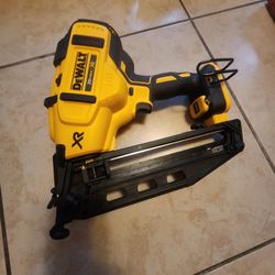 DEWALT
20V MAX XR Lithium-Ion Electric Cordless 16-Gauge Angled Finishing Nailer (Tool Only)