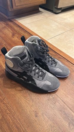 Men’s size 10 onitsuka tiger high tops