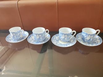 Set of 4 demitasse cups with saucers