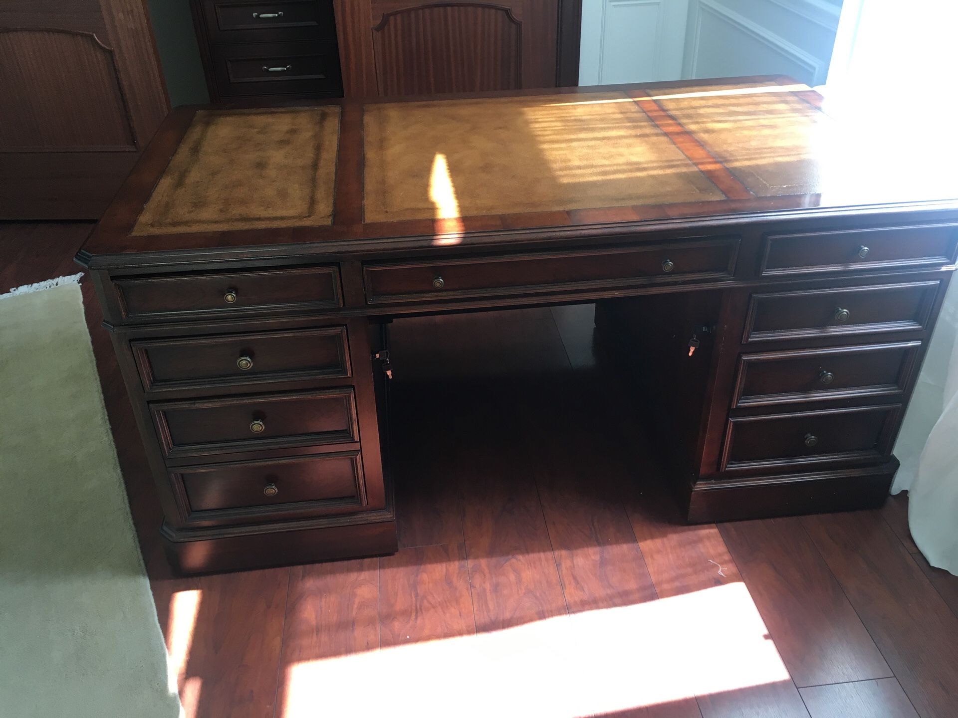 Buckley Leather Top Desk by Ethan Allen for Sale in Miami, FL OfferUp