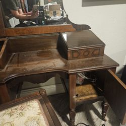 Vanity With Mirror & Seat