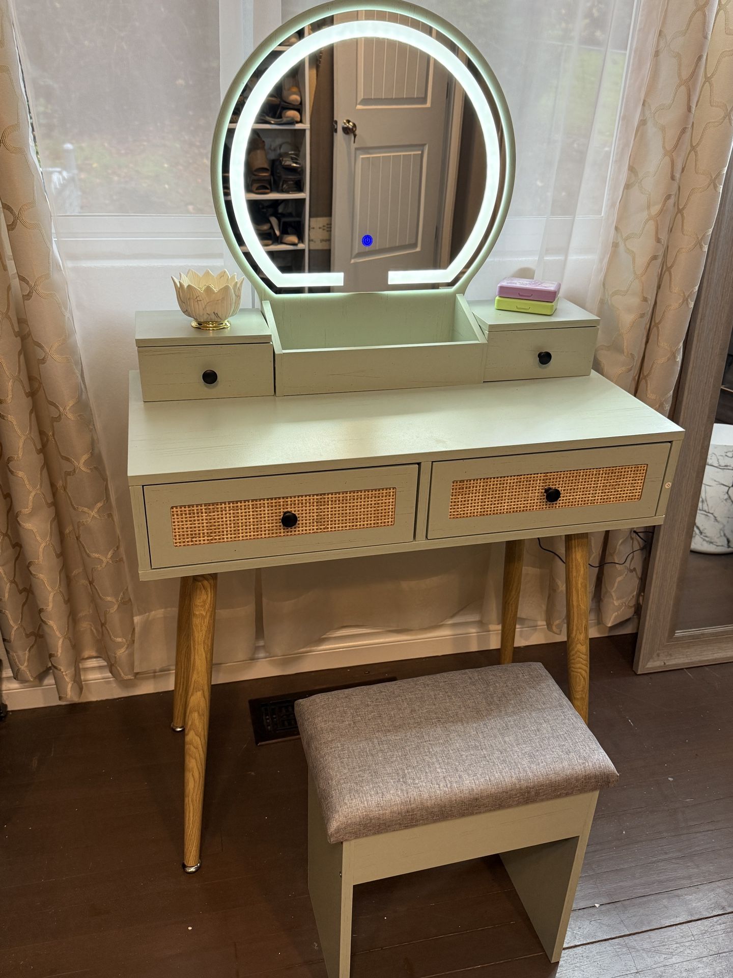 Makeup Vanity And Lighted Mirror