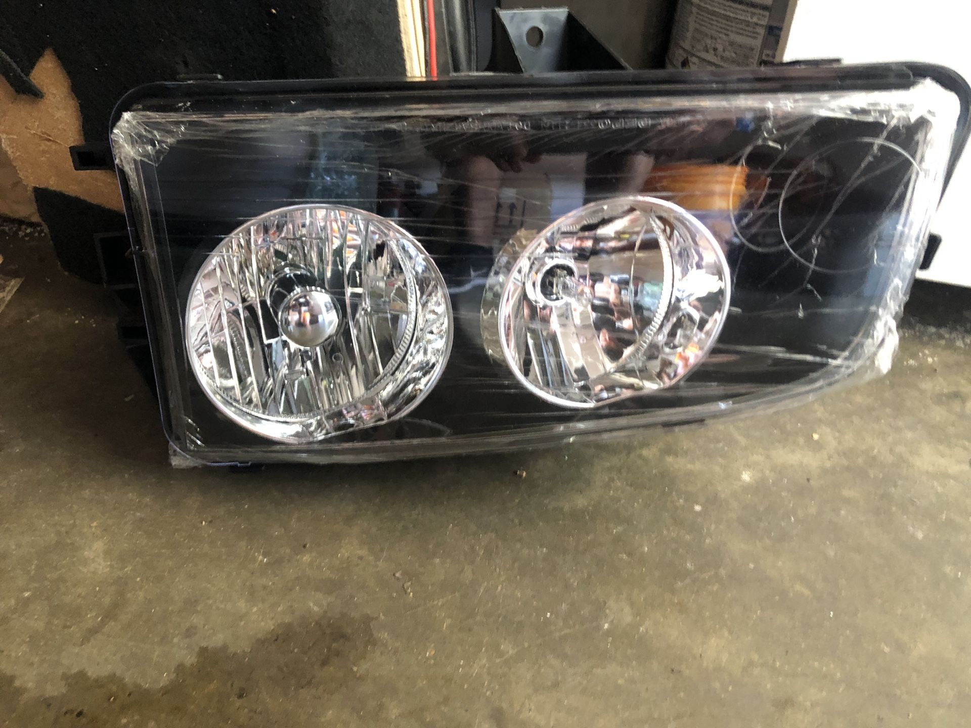 2010 dodge charger headlight. New. Never used