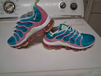 Vapor Max  Nike  size 7 women's