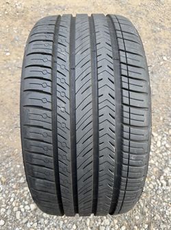 Michelin 245/35/18 (1) Tire