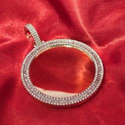 10k Yellow Gold Diamond Round  Memory  Pendant 3.79 ctw