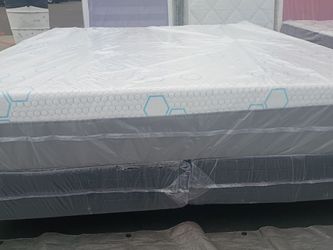 Brand new King size memory foam mattress and box spring free delivery depends on location