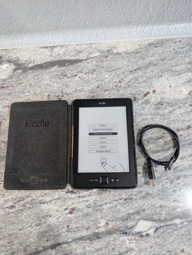 Amazon Kindle E-reader 4th Gen With Case