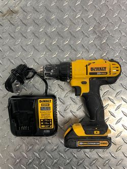 DEWALT CORDLESS DRILL KIT #30131 