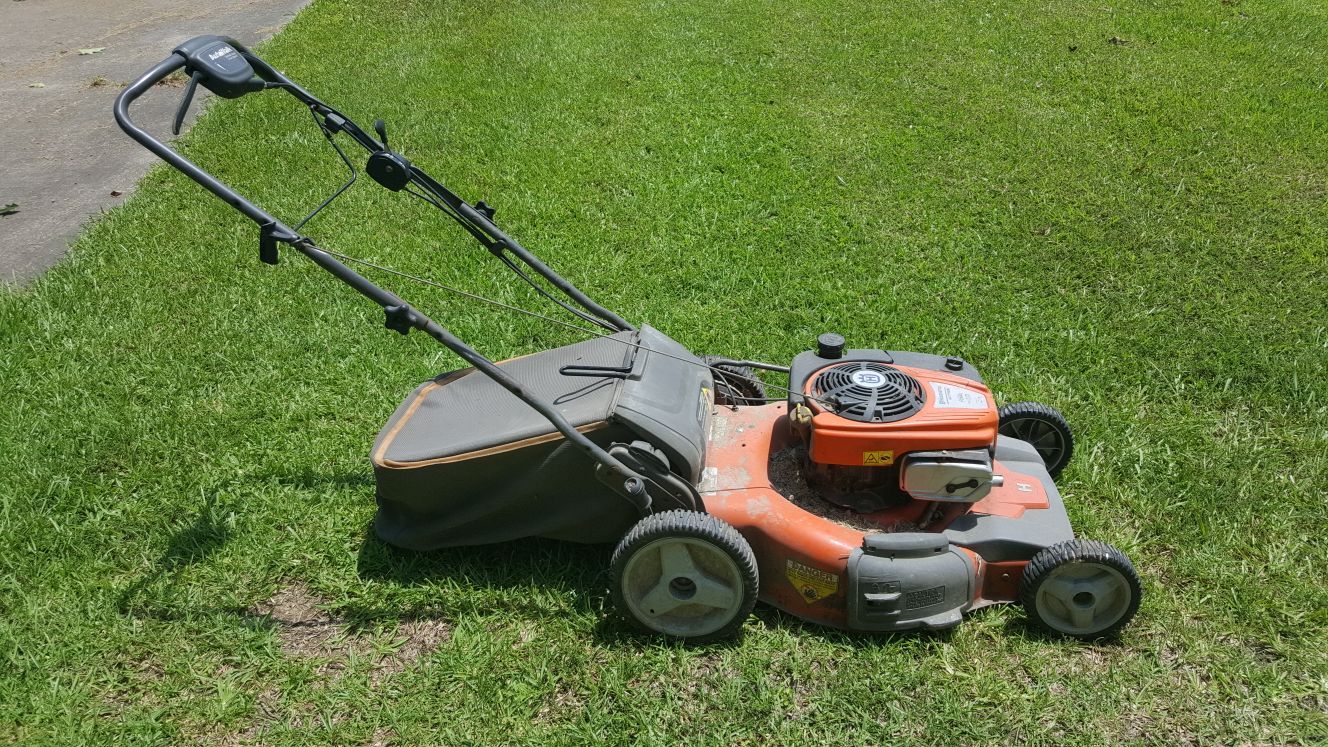 Self propelled Husqvarna hu775bbc lawn mower