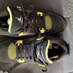 Jordan 4 Thunder