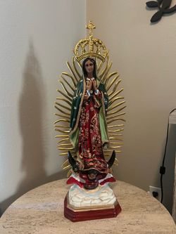 Nueva Virgen de Guadalupe hecha de resina