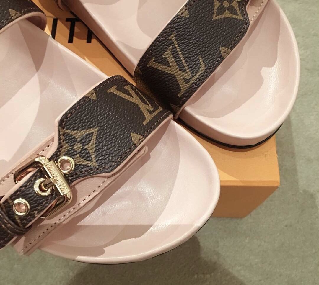 LV Louis Vuitton Bom Dia Flat Comfort Mule Sandals for Sale in City Of  Industry, CA - OfferUp