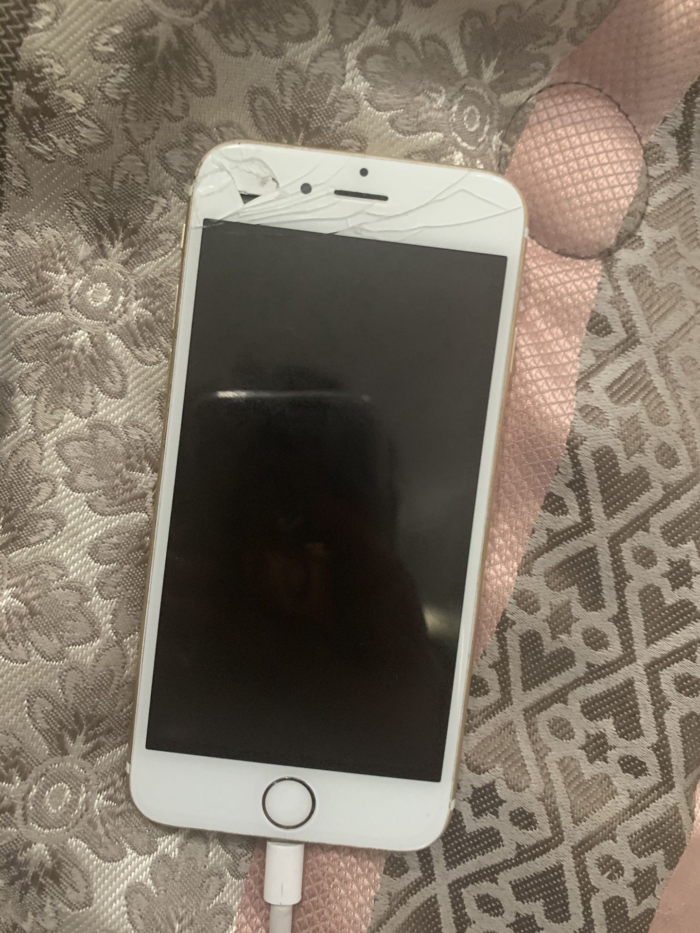 iPhone 6s (For parts or you can fix it)