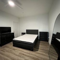 Modern Black/ Gray Bedroom Set + Queen Mattress + Lamp – Great Condition