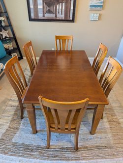 Dining table - Bassett