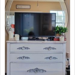 🌹BEAUTIFUL WHITE COLOR VANITY WITH MIRROR🌹