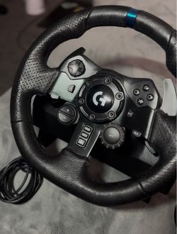 Logitech G923 Racing Wheel and pedals