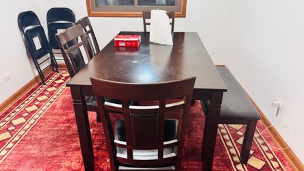 Dinning table with chairs