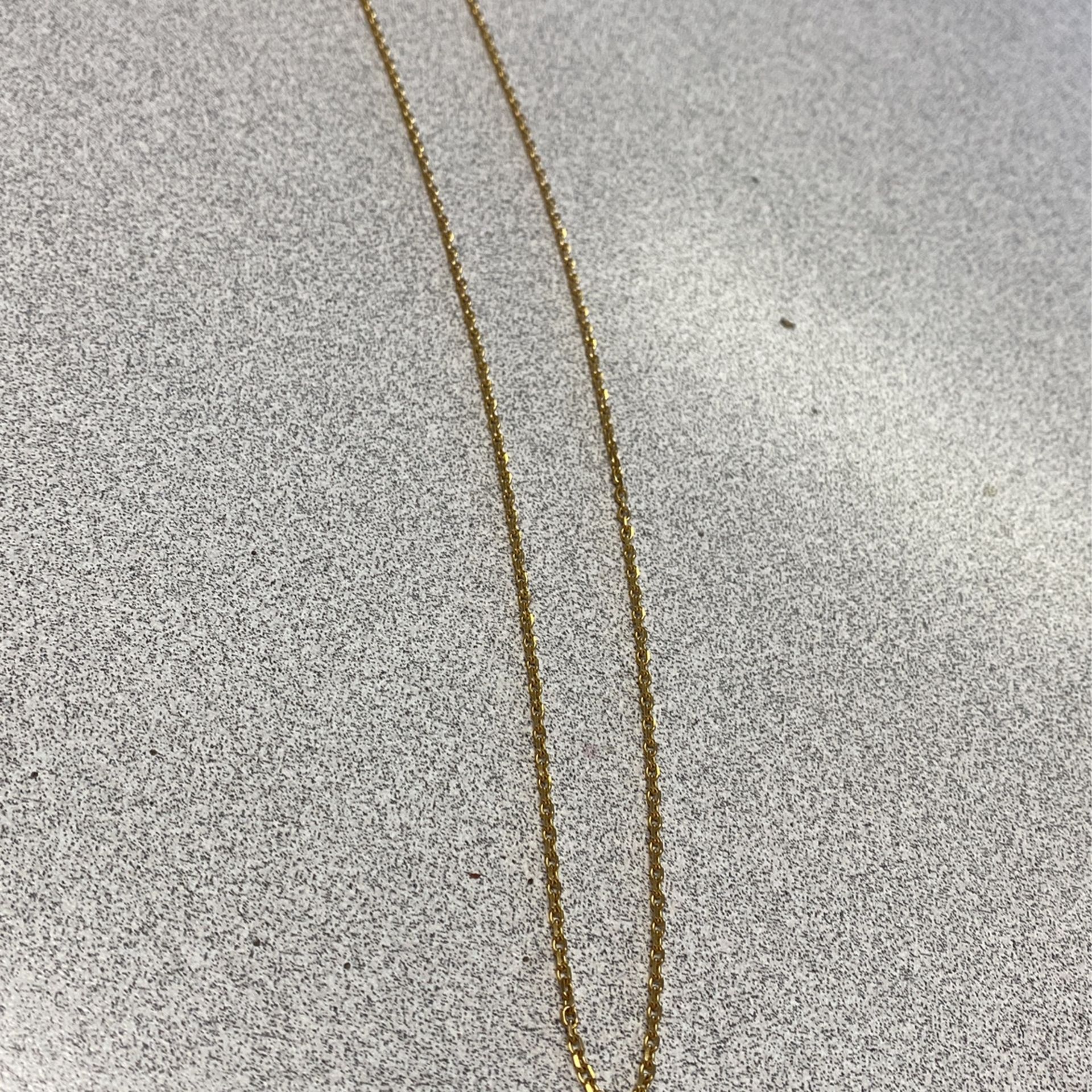 17.5 Inch, 14 Karat Gold Neck Chain.