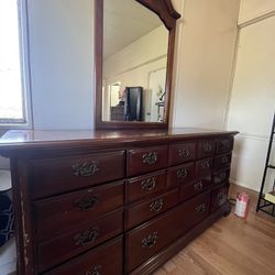Dresser With Mirror 