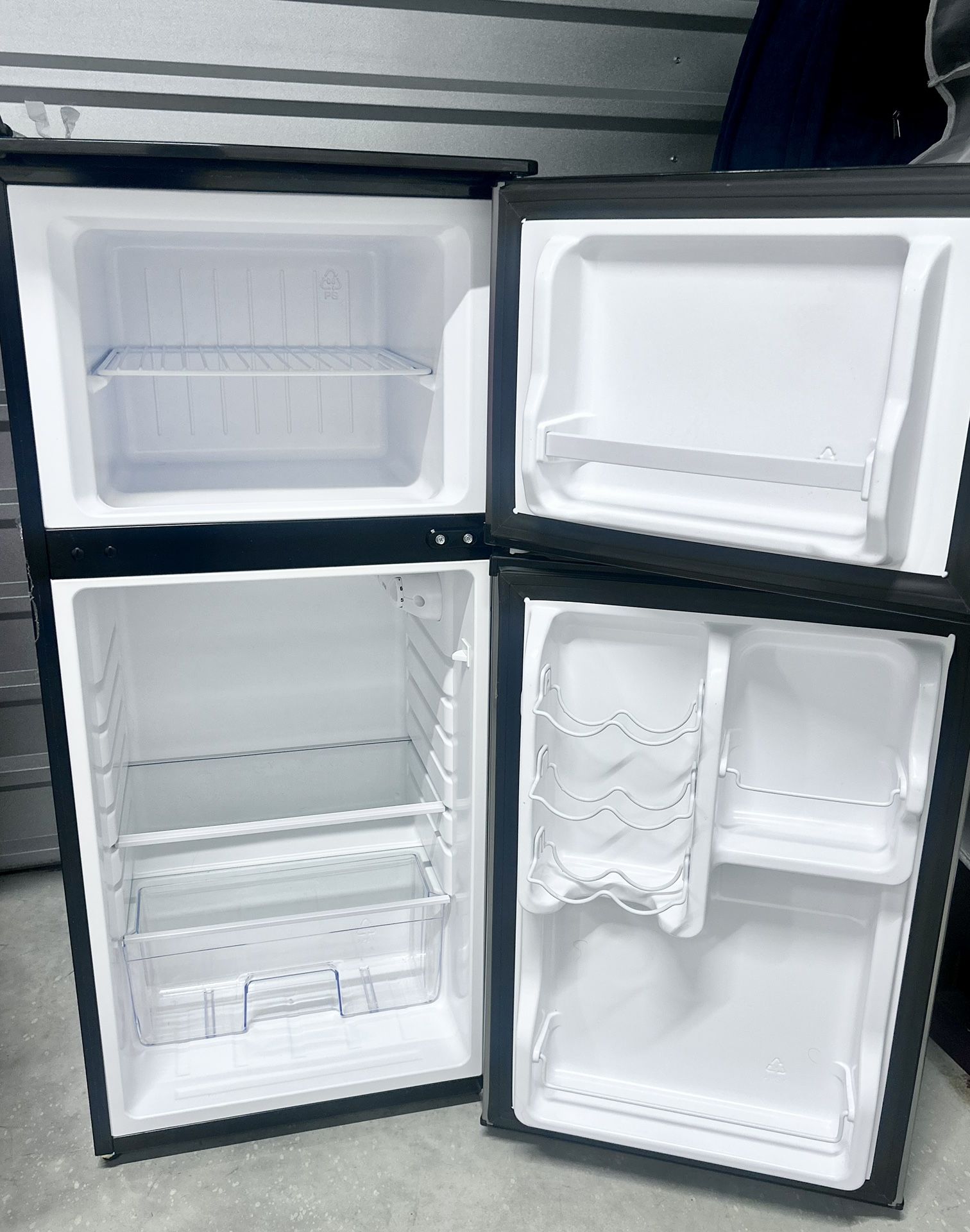 Magic Chef Mini Fridge W/ Freezer
